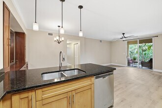 6559 Emerald Dunes Dr in Royal Palm Beach, FL - Building Photo - Building Photo