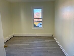 358 Washington St, Unit 1 in New Britain, CT - Building Photo - Building Photo