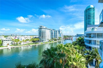 5900 Collins Ave, Unit 708 in Miami Beach, FL - Foto de edificio - Building Photo