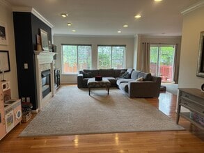 317 James Cir in Royal Oak, MI - Foto de edificio - Building Photo