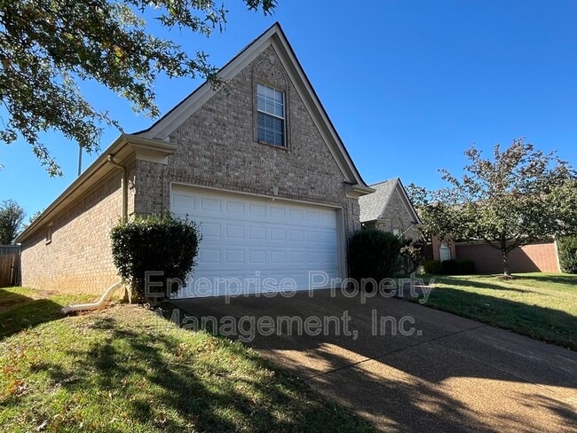10095 Lynham Dr in Cordova, TN - Building Photo - Building Photo