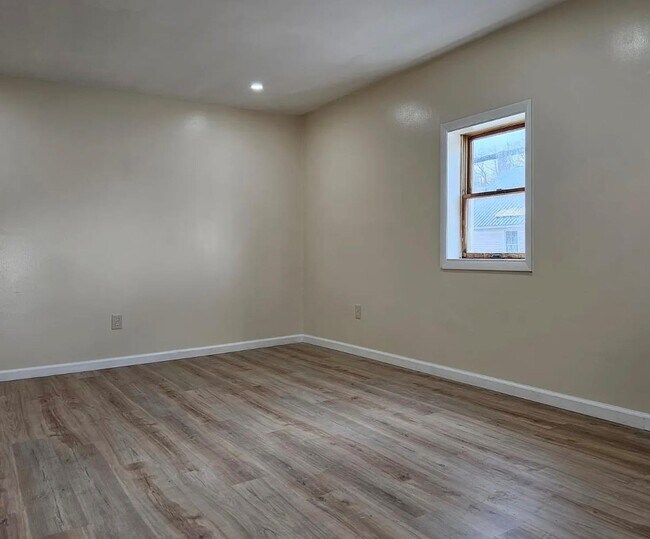 37 Main St-Unit -7 in Parksville, NY - Foto de edificio - Building Photo