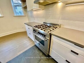 795 College St in Toronto, ON - Building Photo - Building Photo
