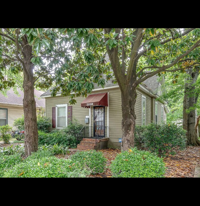 2098 Court Ave in Memphis, TN - Building Photo
