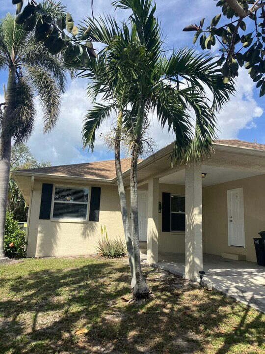 8617 44th Ave Dr W in Bradenton, FL - Building Photo