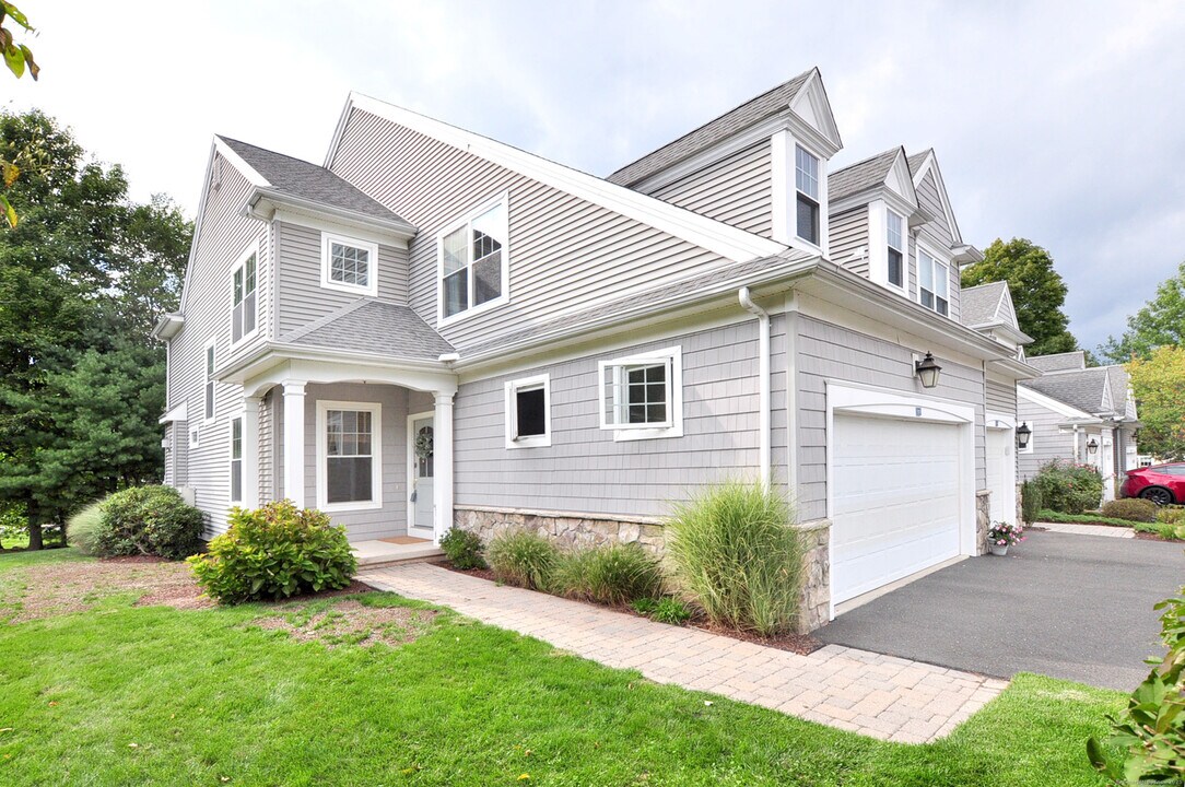 115 Bradford Walk in Farmington, CT - Building Photo