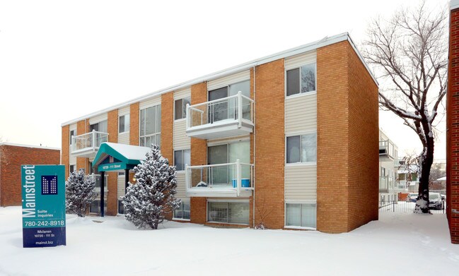 McLaren Manor in Edmonton, AB - Building Photo - Building Photo