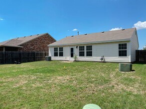 824 Eric Cir in Moore, OK - Building Photo - Building Photo