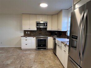 18714 Wimbledon Cir in Lutz, FL - Building Photo - Building Photo