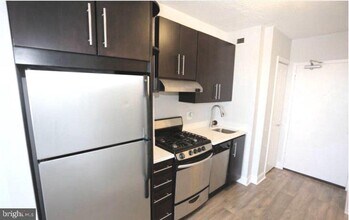 5500 Friendship Blvd in Chevy Chase, MD - Building Photo - Building Photo