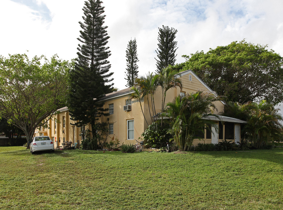 Boca Palms Apartments in Boca Raton, FL - Building Photo