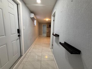 8204 Dahlia Ave in Tampa, FL - Building Photo - Building Photo