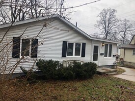 314 W 16th St in Bloomington, IN - Building Photo