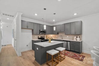 1306 Moretz Ave, Unit B116 in Charlotte, NC - Building Photo - Building Photo