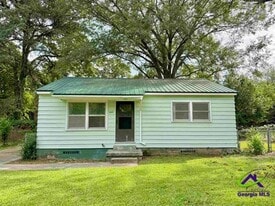 1319 Laura Ave in Warner Robins, GA - Building Photo