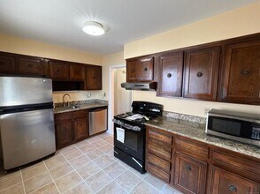 825 Hope St in Stamford, CT - Building Photo - Building Photo
