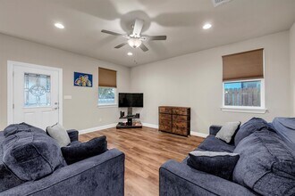 904 Central Blvd in Bertram, TX - Building Photo - Building Photo