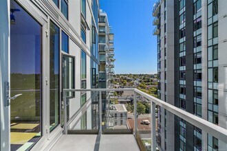 989 Johnson St in Victoria, BC - Building Photo - Building Photo