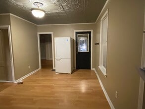 1003 Main St, Unit B in Sanford, ME - Foto de edificio - Building Photo