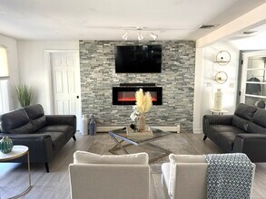 10 Winthrop Ave in Naugatuck, CT - Building Photo - Building Photo