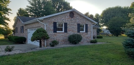2040 Megrue Dr in Lawrenceburg, IN - Foto de edificio - Building Photo