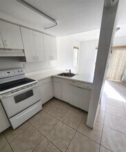 9203 Fontainebleau Blvd in Miami, FL - Building Photo - Building Photo