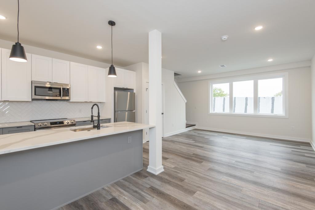 913 S 51st St in Philadelphia, PA - Building Photo