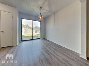 10349 Wood Heights Dr in Dallas, TX - Foto de edificio - Building Photo