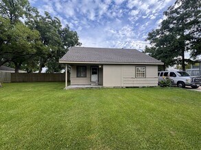 906 Llano St in Pasadena, TX - Building Photo - Building Photo