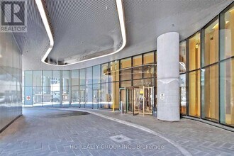 11-3411 Wellesley St W in Toronto, ON - Building Photo - Building Photo