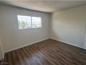 118 Mt Vernon Cir in Las Vegas, NV - Building Photo - Building Photo