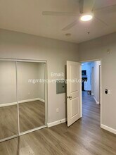 1112 Scholarship in Irvine, CA - Foto de edificio - Building Photo