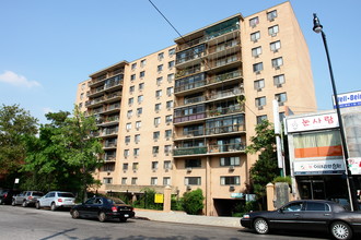 The Towers at Briarwood Condominium in Flushing, NY - Building Photo - Building Photo