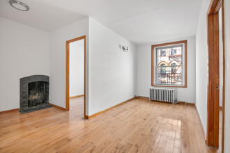 216 Thompson St in New York, NY - Building Photo - Building Photo