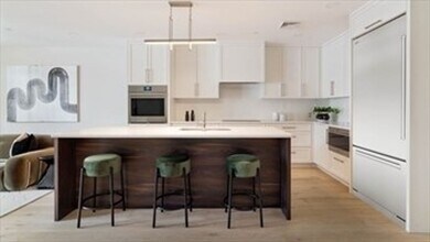 20 Kinmonth Rd in Newton, MA - Foto de edificio - Building Photo