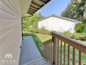 11709 NE 98th St in Kirkland, WA - Building Photo - Building Photo