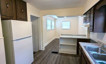 1950 Dyson St in Muskegon, MI - Building Photo - Building Photo