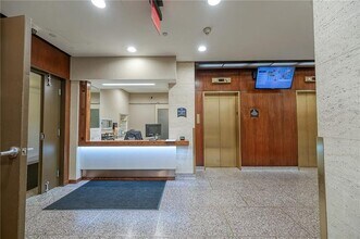 320 Fort Duquesne Blvd in Pittsburgh, PA - Building Photo - Building Photo