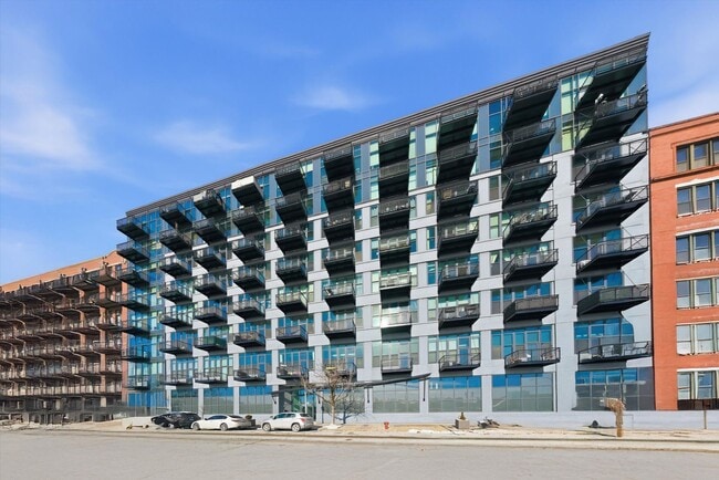 property at 1224 W Van Buren St