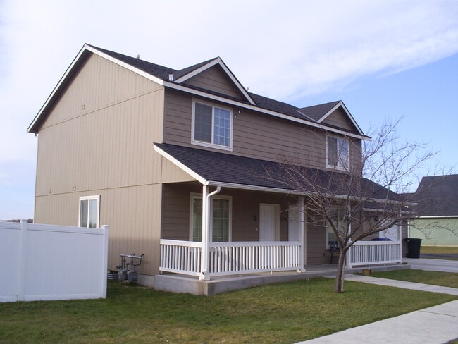 1914 Sunset Dr, Unit Apt A in Walla Walla, WA - Foto de edificio - Building Photo