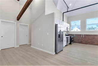 72 Kendrick Ave in Woonsocket, RI - Foto de edificio - Building Photo