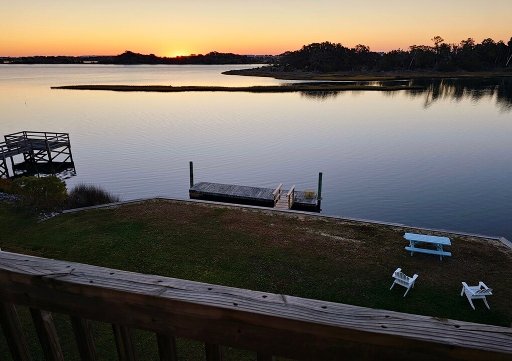 400 Atkinson Point Rd in Holly Ridge, NC - Foto de edificio