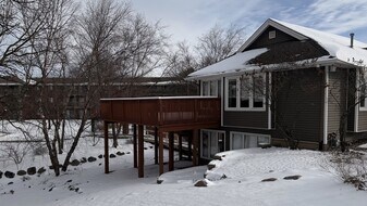 The Pointe on Fleur Apartments in Des Moines, IA - Building Photo