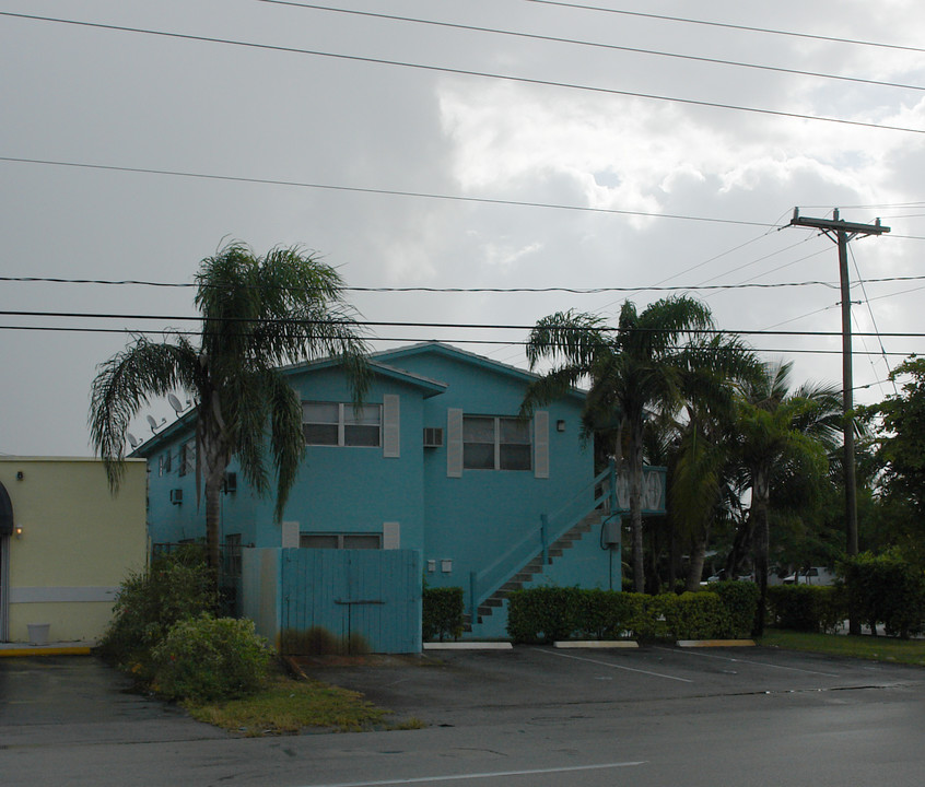 101 SE 9th St in Hallandale Beach, FL - Building Photo