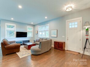 3024 Yadkin Ave in Charlotte, NC - Building Photo - Building Photo