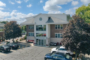 Chestnut Hollow Apartments in Needham, MA - Building Photo