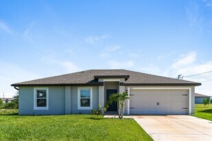 879 Youngreen Dr in Ft. Myers, FL - Building Photo
