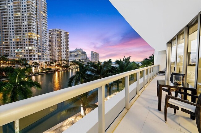 495 Brickell Ave, Unit 420 in Miami, FL - Building Photo - Building Photo