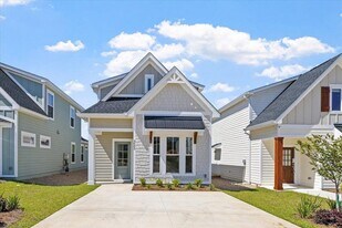 3665 Meadow Vista Ln. in Tallahassee, FL - Building Photo