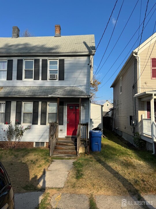 317 Walnut St in South Amboy, NJ - Building Photo